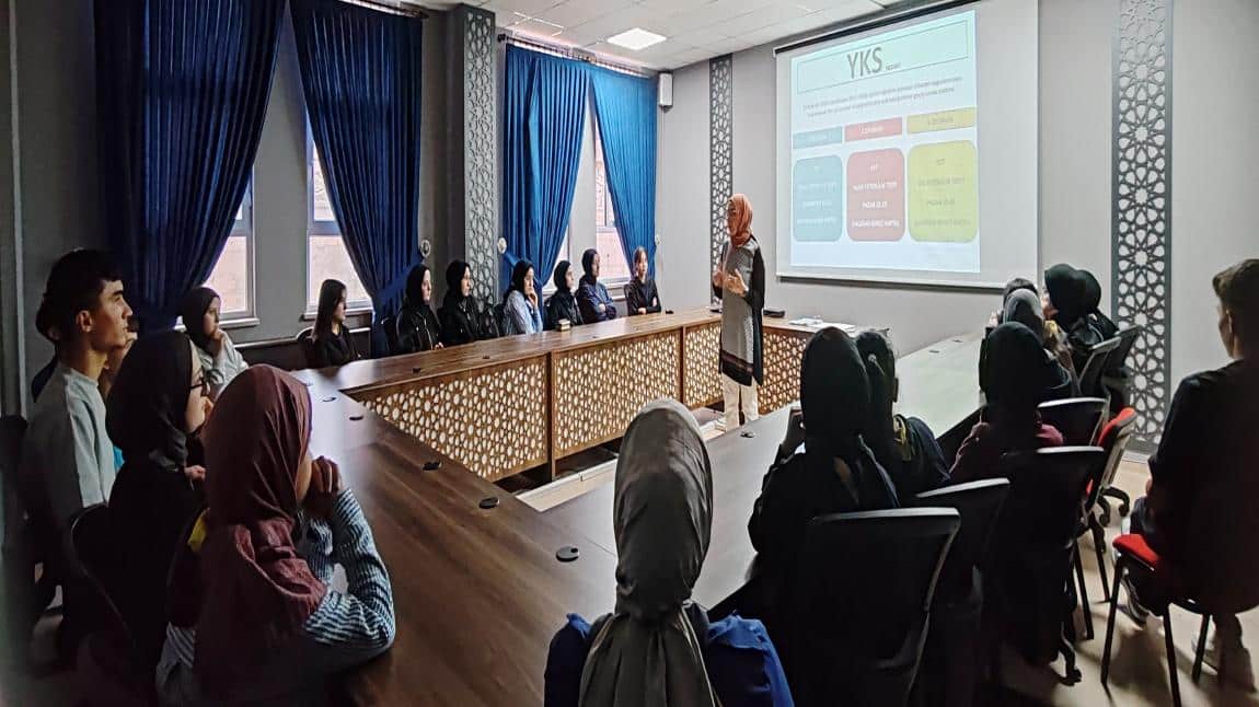 12. SINIF ÖĞRENCİLERİMİZE YKS SEMİNERİ VERİLDİ